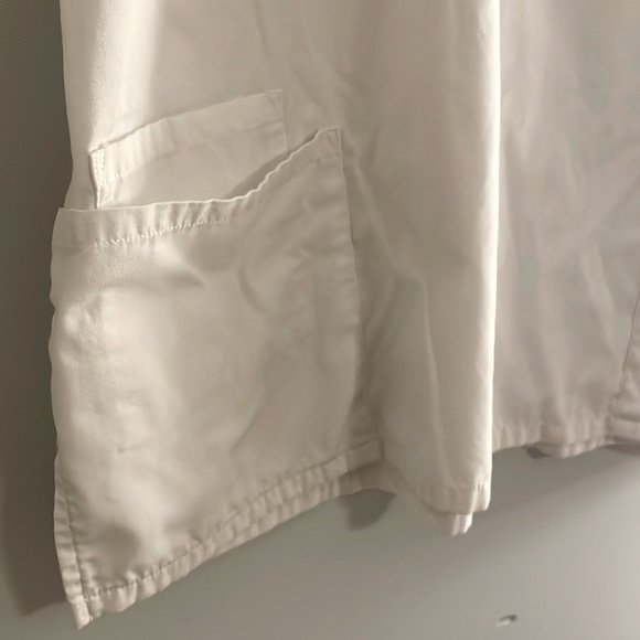 CHEROKEE white Scrubs Set - Picture 4 of 5